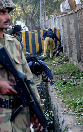 パキスタン初の女性による自爆攻撃が発生