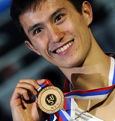 高橋が日本男子初の優勝、羽生2位 GPファイナル