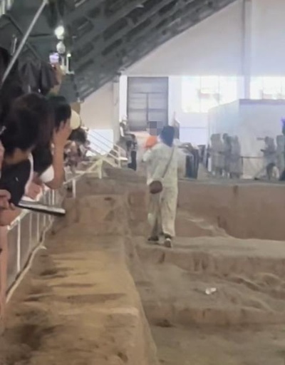 中国人女性が兵馬俑の坑道内に突入 非常事態のため事なきを得る