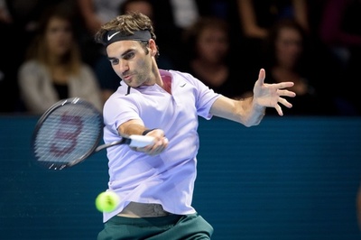 フェデラー、過去全勝マナリノに苦戦も準決勝へ スイス室内