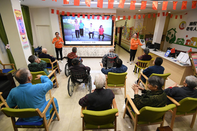 AIやIoT技術でお年寄りをケア 中国で進む高齢者向けハイテクサービス