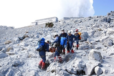 御嶽山噴火 巨大噴石に挟まれた登山者も 写真1枚 国際ニュース Afpbb News