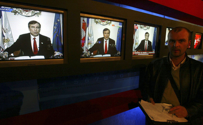 グルジア大統領、全土に非常事態を宣言