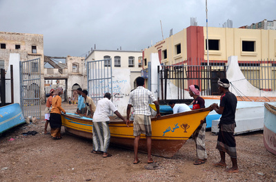 「不倫」女性を石打ちで殺害、イエメンのアルカイダ