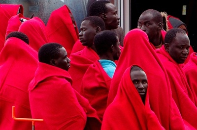 スペイン沖で移民92人救助、北アフリカ・スペイン領土では密入国移民を阻止