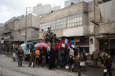 シリア反体制派、北部の空港を制圧 死者数は7万人近くに