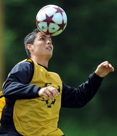 ロナウド ヘルニア手術でアジアツアー不参加も