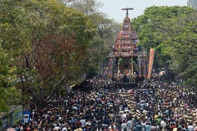 年に一度の山車祭り、大にぎわい インド・チェンナイ