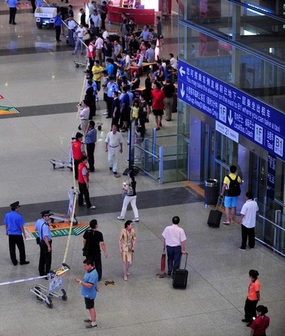 北京国際空港で爆発装置を起動させた車椅子の男に同情集まる