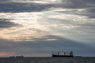 黒海艦隊攻撃、「穀物回廊」の民間船からと主張 ロシア