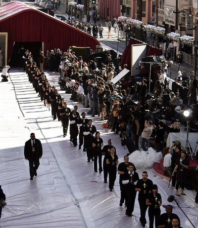 ＜第79回アカデミー賞＞授賞式目前! オスカー像が会場に到着 - 米国