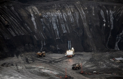 オイルサンド採掘中に恐竜の化石を発見、カナダ