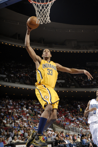 ペイサーズ マジックを降しシーズン10勝目