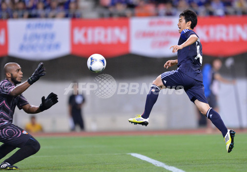 サッカー日本代表 ハーフナーのゴールでuaeに勝利 写真15枚 ファッション ニュースならmode Press Powered By Afpbb News