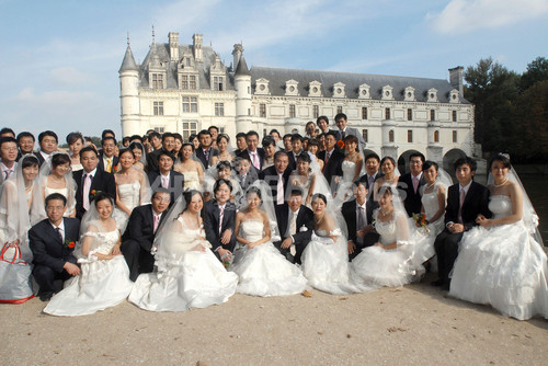 中国人新郎新婦40組 フランスの古城で結婚披露宴 写真5枚 ファッション ニュースならmode Press Powered By Afpbb News