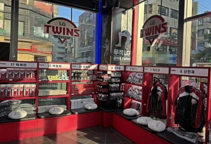 GS25に設置されたLGツインズ専用エリア(c)KOREA WAVE