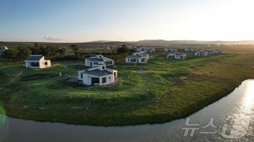 中国・内モンゴル自治区ウランチャブ市興和県に整備された「現代グリーンゾーン」第3期事業のグリーンビレッジ＝現代自動車提供(c)news1
