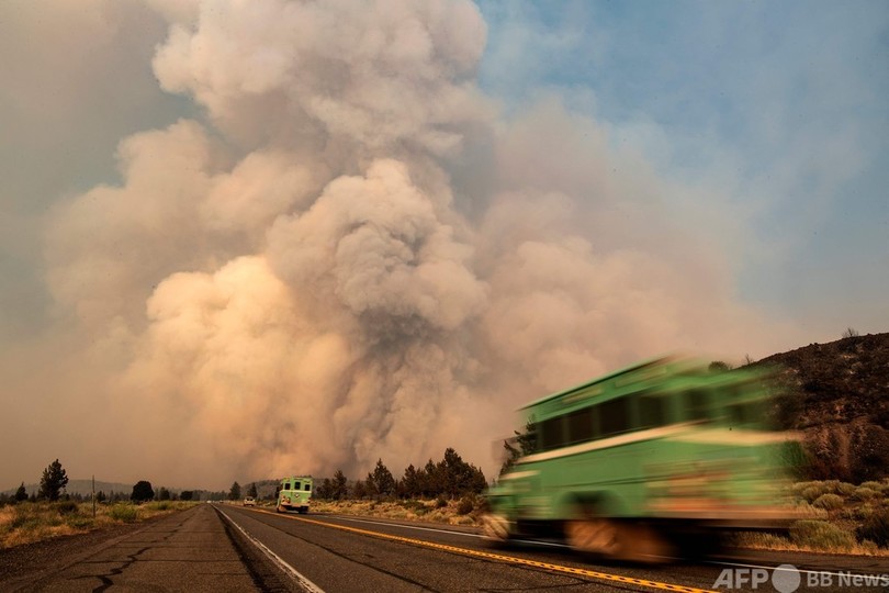 記録的熱波の北米西部、各地で山火事が発生