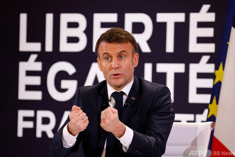 仏公立学校、制服を試験導入へ 大統領