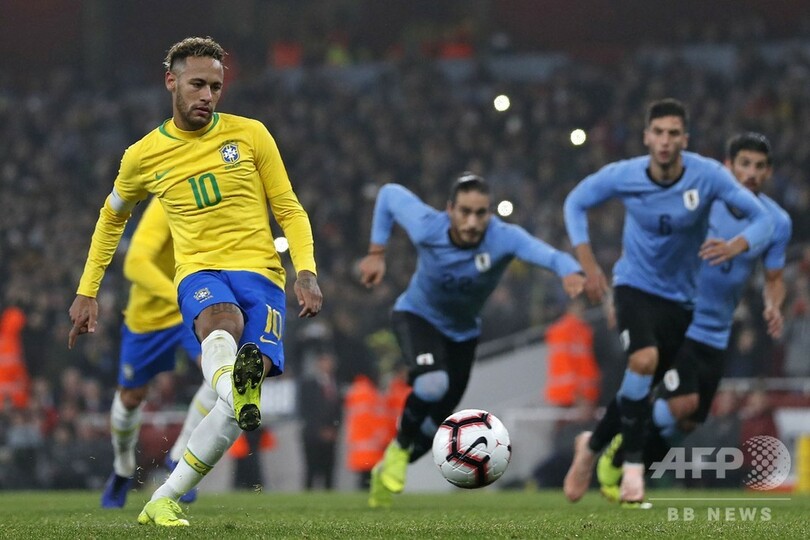 ブラジルがウルグアイとの激戦制す 疑惑pkをネイマールが決める 写真10枚 国際ニュース Afpbb News