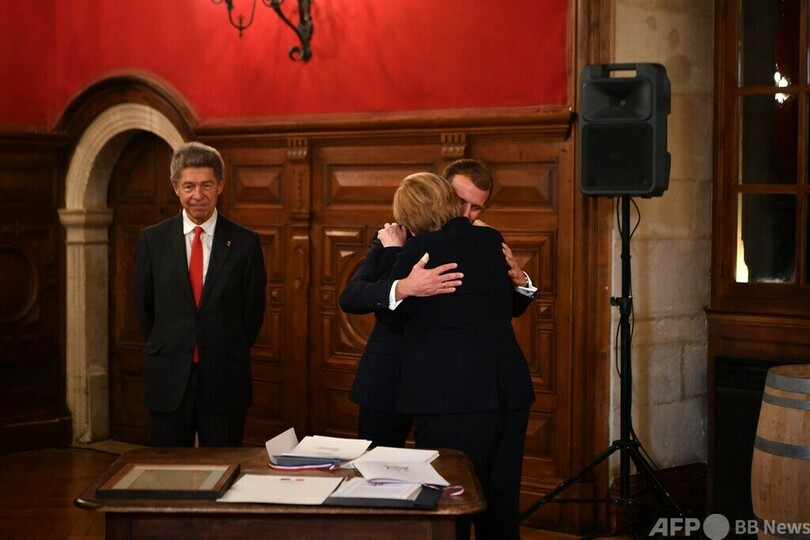 マクロン大統領 メルケル独首相へ フランスはあなたを愛している 写真12枚 国際ニュース Afpbb News