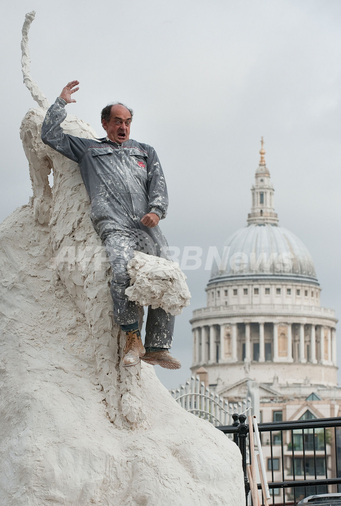 骨格からトラへ ロンドンの野外彫刻5日間で完成 写真4枚 国際ニュース Afpbb News