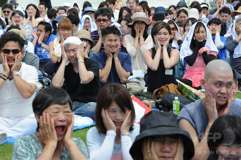 みんなで変顔 じゃなくて顔ヨガ 11人が参加 写真10枚 国際ニュース Afpbb News