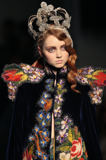 ジャンポールゴルチエ 記念 フランス No.5 コルシカ ジャン＝ポール・ゴルチエが、クロックスとの新たに