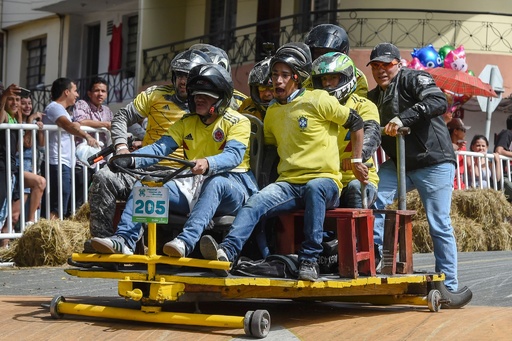 手作りカートで駆け抜ける！ 南米コロンビアのカーフェスティバル