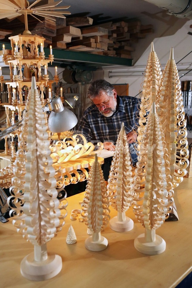 クリスマス用ドイツの教会（木彫り）インテリア置物 クリスマス用ドイツの教会（木彫り）インテリア置物 クリスマス用