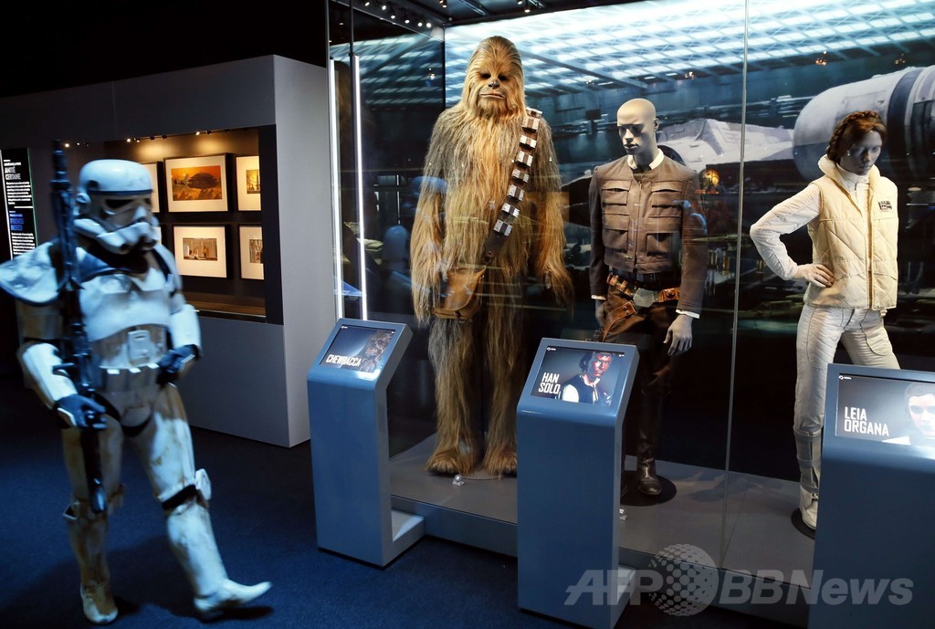スター・ウォーズ世界の「個性」描く展覧会、パリ郊外