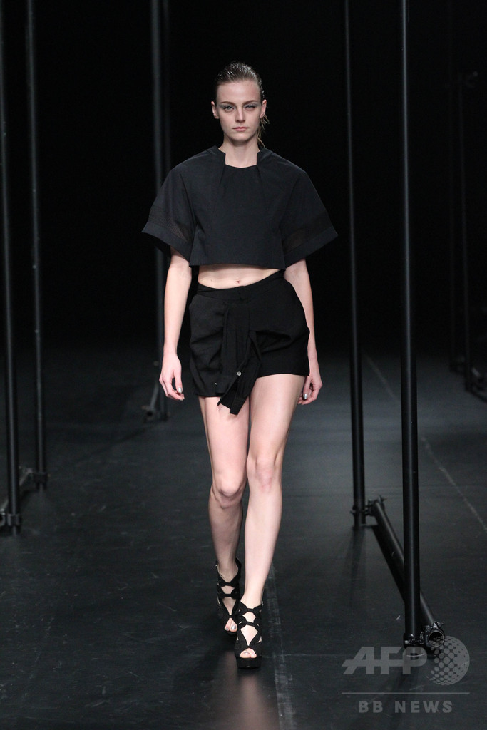 水銀の凝固点をタウンウェアで表現、「エー ディグリー ファーレンハイト」15年春夏