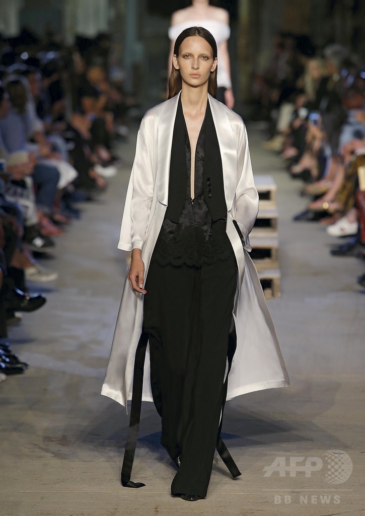 「ジバンシィ」16年春夏コレクション