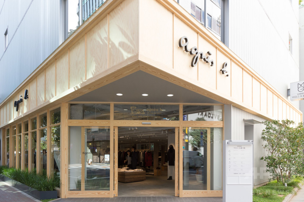 「アニエスベー」銀座店オープニングに豊田エリー登場