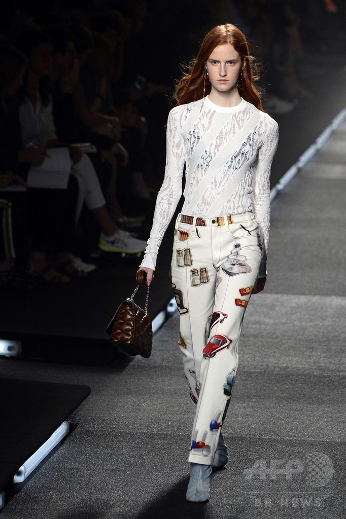 「ルイ・ヴィトン ファウンデーション」で初のショー、「ルイ・ヴィトン」15年春夏