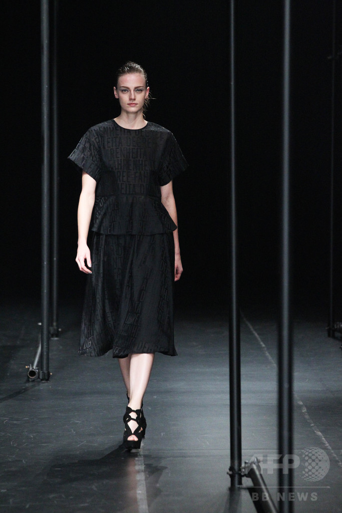 水銀の凝固点をタウンウェアで表現、「エー ディグリー ファーレンハイト」15年春夏