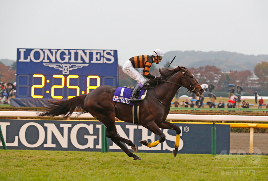 「ロンジン エレガンスアワード ジャパン」黒田エイミと栁俊太郎が受賞