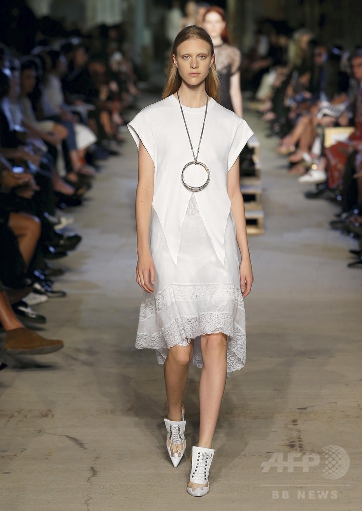 「ジバンシィ」16年春夏コレクション