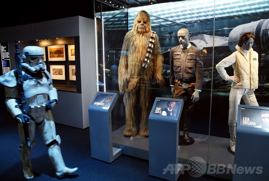 スター・ウォーズ世界の「個性」描く展覧会、パリ郊外