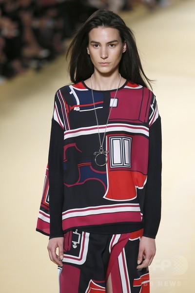 有終の美を飾る穏やかで上質なコレクション、「エルメス」15年春夏