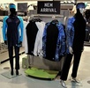 ドバイのスポーツショップに並べられた、「ブルキニ（Burkini）」と呼ばれるイスラム教徒の女性向けの全身を覆う水着。3ピースの水着はライクラとポリエステル製（2009年8月23日撮影、資料写真）。(c)AFP/MARWAN NAAMANI
