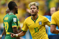 サッカーW杯ブラジル大会（2014 World Cup）グループA、ブラジル対カメルーン。チーム2得点目を挙げて喜ぶブラジルのネイマール（Neymar da Silva Santos Junior、2014年6月23日撮影）。(c)AFP/PEDRO UGARTE