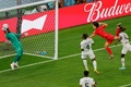 サッカーW杯カタール大会、グループH、韓国対ガーナ。チーム2点目のゴールを決める韓国の趙圭誠（右から2人目、2022年11月28日撮影）。(c)Odd ANDERSEN / AFP