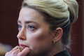 米バージニア州フェアファックス郡の裁判所に出廷し、元夫の米俳優ジョニー・デップさんによる証言を聞く米女優アンバー・ハードさん（2022年5月25日撮影）。(c)EVELYN HOCKSTEIN / AFP