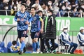 2022年サッカーW杯カタール大会アジア最終予選グループB、日本対ベトナム。ゴールを喜ぶ吉田麻也（左から2人目、2022年3月29日撮影）。(c)Charly TRIBALLEAU / AFP