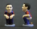 スペイン・カタルーニャ（Catalonia）地方のクリスマス恒例の排便人形「カガネル（Caganer、「排便」の意）が今年も製作され、サッカースペイン1部リーグのFCバルセロナ（%%FC Barcelona%%）所属の選手をはじめ、ロックンロールのレジェンド、英国のロイヤルファミリーが登場した。

カタルーニャでは18世紀頃から、クリスマスシーズンになると有名人が排泄する姿を模した陶器の人形を自宅内に隠し、招待客に探させるのが風習となっている。カガネルは翌年の豊穣（ほうじょう）、希望、繁栄の象徴とされる。

FCバルセロナのアレクシス・サンチェス（Alexis Sanchez）のカガネル（2011年11月8日撮影）。(c)AFP/LLUIS GENE&lt;a href=&quot;http://www.afpbb.com/article/sports/soccer/spain/2839725/8051270&quot;&gt;&lt;b&gt;＜記事本文へ戻る＞&lt;/b&gt;&lt;/a&gt;