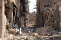 内戦状態のシリアでは26日、1日で少なくとも305人が死亡。2011年3月にバッシャール・アサド（Bashar al-Assad）大統領に対する反体制運動が始まって以来の1年半で、1日の死者数としては最悪を記録した。

英国に拠点を置くシリア人権監視団（Syrian Observatory for Human Rights）が27日、AFPの電話取材に明らかにした。305人のうち199人が一般市民だという。

写真は、政府軍と反体制派との戦闘で破壊されたアレッポ（Aleppo）の街並み（2012年9月24日撮影）。(c)AFP