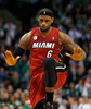 米プロバスケットボール協会（NBA）は5日、12-13レギュラーシーズンの最優秀選手（MVP）を発表し、マイアミ・ヒート（Miami Heat）のレブロン・ジェームズ（LeBron James）を選出した。

ここでは同選手の12-13レギュラーシーズンを写真で振り返る。

得点が決まり喜ぶレブロン・ジェームズ（2013年3月18日撮影）。(c)AFP/Getty Images/Jim Rogash