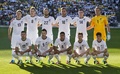 2014年サッカーW杯ブラジル大会（2014 World Cup）大陸間プレーオフ第2戦、ニュージーランド対メキシコ。試合前の写真撮影に臨むニュージーランドの選手（2013年11月20日撮影）。(c)AFP/MARTY MELVILLE