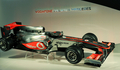 フォーミュラワン（F1、F1世界選手権）に参戦するマクラーレン・メルセデス（%%McLaren-Mercedes%%）は29日、2010シーズンの新型車「MP4-25」を発表した。写真はマクラーレン・メルセデスの新型車MP4-25。（2010年1月29日撮影）(c)AFP/ADRIAN DENNIS